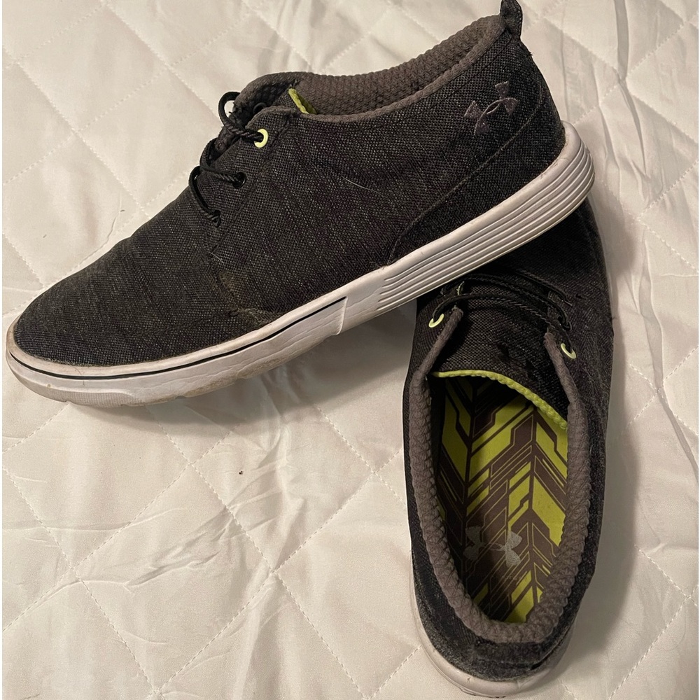 Under Armour sz. 10 slip on shoes